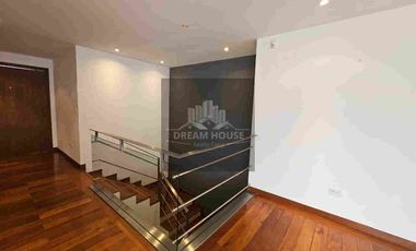 Venta de Casa Dúplex de 3 dormitorios, Sector Cumbayá, Ecuador