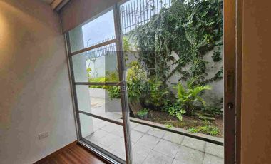 Venta de Casa Dúplex de 3 dormitorios, Sector Cumbayá, Ecuador