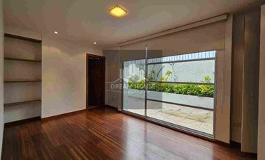 Venta de Casa Dúplex de 3 dormitorios, Sector Cumbayá, Ecuador