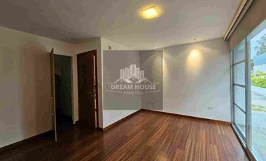 Venta de Casa Dúplex de 3 dormitorios, Sector Cumbayá, Ecuador