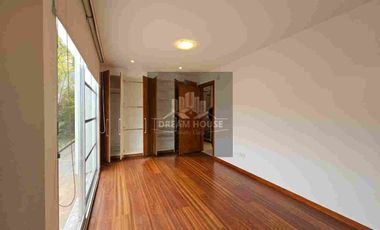 Venta de Casa Dúplex de 3 dormitorios, Sector Cumbayá, Ecuador