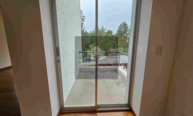 Venta de Casa Dúplex de 3 dormitorios, Sector Cumbayá, Ecuador