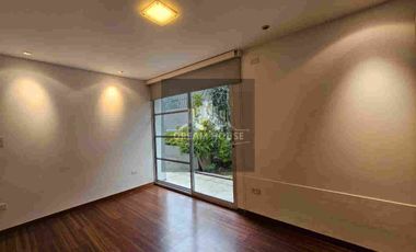 Venta de Casa Dúplex de 3 dormitorios, Sector Cumbayá, Ecuador