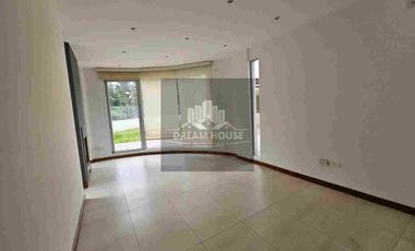 Venta de Casa Dúplex de 3 dormitorios, Sector Cumbayá, Ecuador