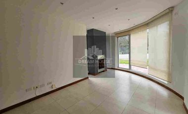 Venta de Casa Dúplex de 3 dormitorios, Sector Cumbayá, Ecuador