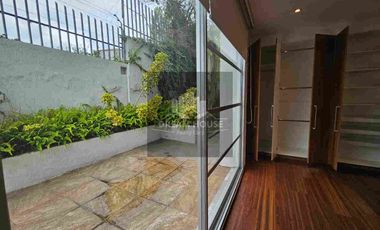 Venta de Casa Dúplex de 3 dormitorios, Sector Cumbayá, Ecuador