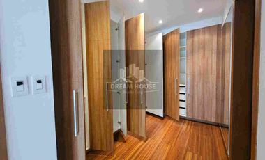 Venta de Casa Dúplex de 3 dormitorios, Sector Cumbayá, Ecuador