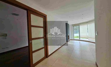 Venta de Casa Dúplex de 3 dormitorios, Sector Cumbayá, Ecuador