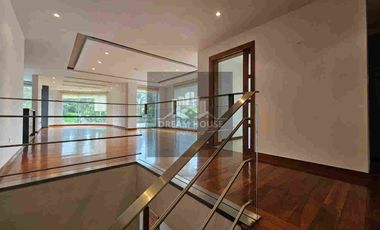 Venta de Casa Dúplex de 3 dormitorios, Sector Cumbayá, Ecuador