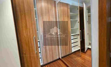 Venta de Casa Dúplex de 3 dormitorios, Sector Cumbayá, Ecuador