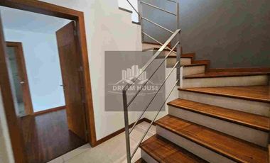 Venta de Casa Dúplex de 3 dormitorios, Sector Cumbayá, Ecuador