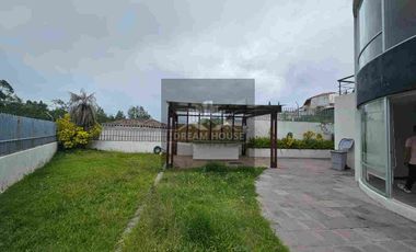 Venta de Casa Dúplex de 3 dormitorios, Sector Cumbayá, Ecuador