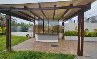 Venta de Casa Dúplex de 3 dormitorios, Sector Cumbayá, Ecuador