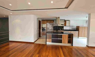 Venta de Casa Dúplex de 3 dormitorios, Sector Cumbayá, Ecuador