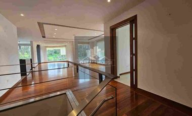 Venta de Casa Dúplex de 3 dormitorios, Sector Cumbayá, Ecuador