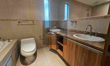 Venta de Casa Dúplex de 3 dormitorios, Sector Cumbayá, Ecuador