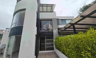Venta de Casa Dúplex de 3 dormitorios, Sector Cumbayá, Ecuador