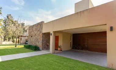 Casa en Country El Paso en venta - 3 dormitorios, pileta y seguridad en Santo Tomé, Santa Fe