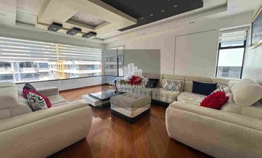 Venta o Renta de Departamento Amoblado, Sector República del Salvador, Quito, Ecuador