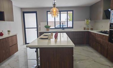 Residencia en Venta Lomas de Angelópolis Parque Dublín, Amplia, Moderna y con Roof Garden