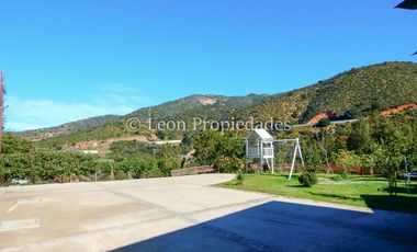 Leon Propiedades vende o arrienda con compromiso de compraventa hermosa casa en condominio, Curacaví.