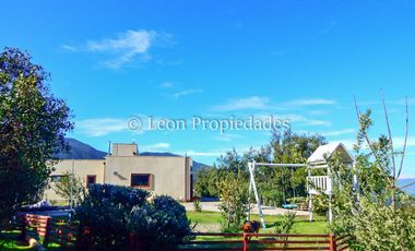 Leon Propiedades vende o arrienda con compromiso de compraventa hermosa casa en condominio, Curacaví.