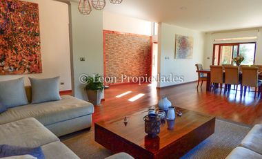 Leon Propiedades vende o arrienda con compromiso de compraventa hermosa casa en condominio, Curacaví.