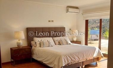 Leon Propiedades vende o arrienda con compromiso de compraventa hermosa casa en condominio, Curacaví.