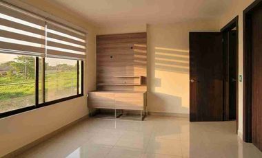 Alquilo casa en Urb. Colinas del Bosque, via a la costa cerca de la gasolinera