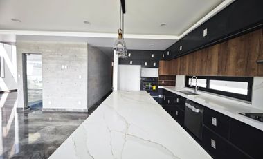 CASA EN VENTA PUERTA GRANDE BOSQUE ESMERALDA ATIZAPAN