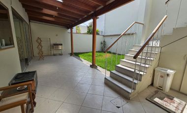 Linda Casa 363 m² *REMODELADA* en La Urb. El Remanso - La Molina
