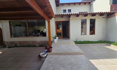 Linda Casa 363 m² *REMODELADA* en La Urb. El Remanso - La Molina