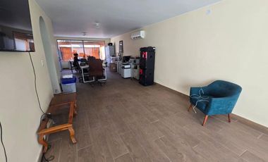 Linda Casa 363 m² *REMODELADA* en La Urb. El Remanso - La Molina