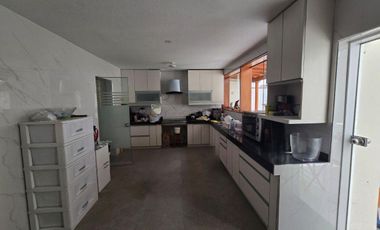 Linda Casa 363 m² *REMODELADA* en La Urb. El Remanso - La Molina