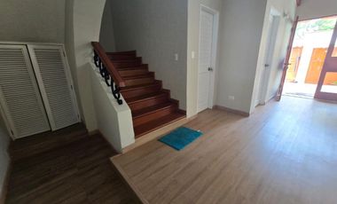 Linda Casa 363 m² *REMODELADA* en La Urb. El Remanso - La Molina
