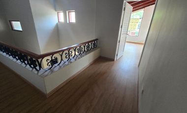 Linda Casa 363 m² *REMODELADA* en La Urb. El Remanso - La Molina