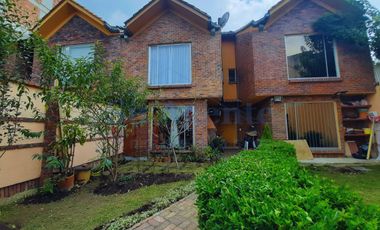 Venta, Casa 3 niveles, patio y parqueadero, La Balsa, Chia
