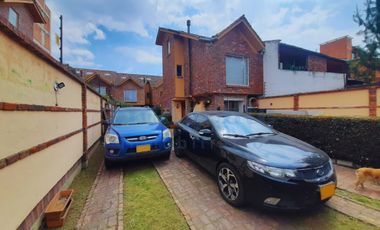Venta, Casa 3 niveles, patio y parqueadero, La Balsa, Chia