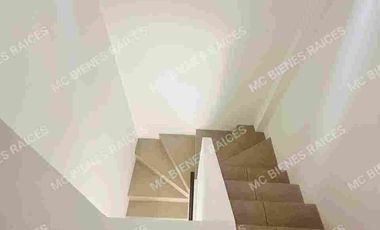 CASA 2 plantas METROPOLIS 2 NO MASCOTAS