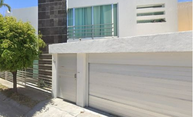 Casa en excelentes condiciones en remate bancario