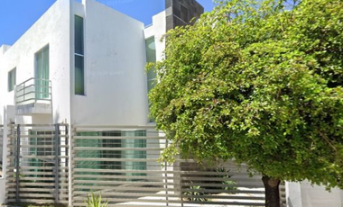 Casa en excelentes condiciones en remate bancario