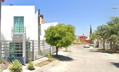 Casa en excelentes condiciones en remate bancario