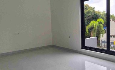Dijual rumah baru Minimalis Modern  BSD Puspitaloka siap huni