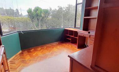 Rento casa independiente en Capelo. Valle de Los Chillos