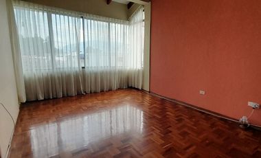 Rento casa independiente en Capelo. Valle de Los Chillos