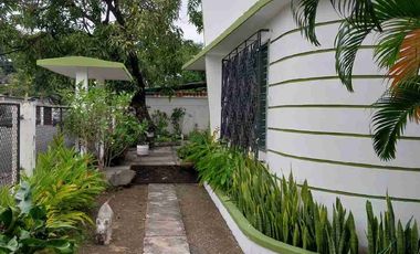 Casa con amplio terreno de 1000 M2 ideal clínica y oficinas