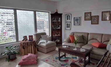 Casa con amplio terreno de 1000 M2 ideal clínica y oficinas