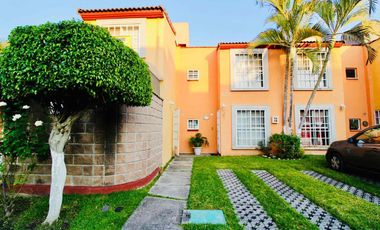 CASA CON TERRENO EXCEDENTE EN ESQUINA UBICADA EN LAS GARZAS