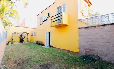 CASA CON TERRENO EXCEDENTE EN ESQUINA UBICADA EN LAS GARZAS