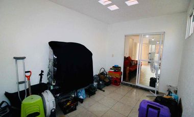 CASA CON TERRENO EXCEDENTE EN ESQUINA UBICADA EN LAS GARZAS
